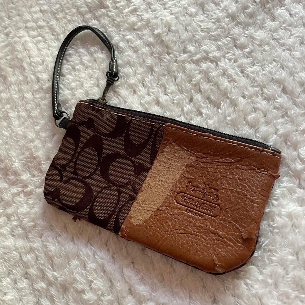 FIXER UPPER COACH WALLET !! 🤎